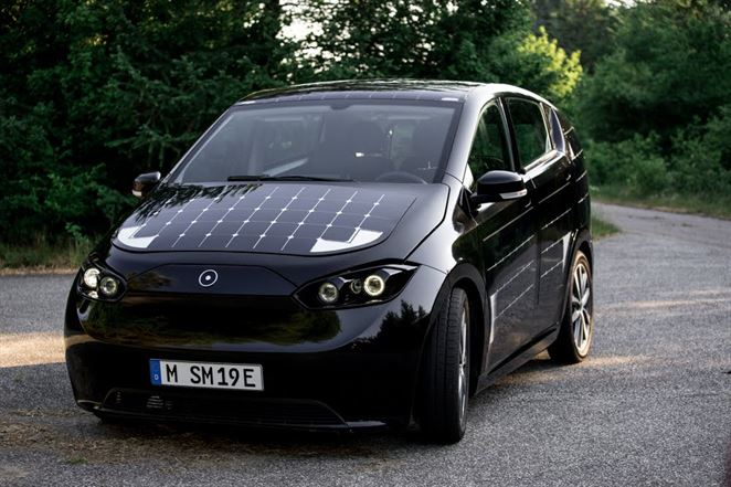 Nemecký elektromobil so solárnymi panelmi bude stáť oveľa viac ako bol predpoklad